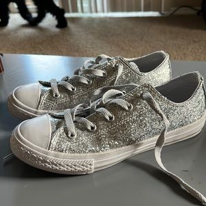 Have only been worn twice. I will clean them before I sell them :)